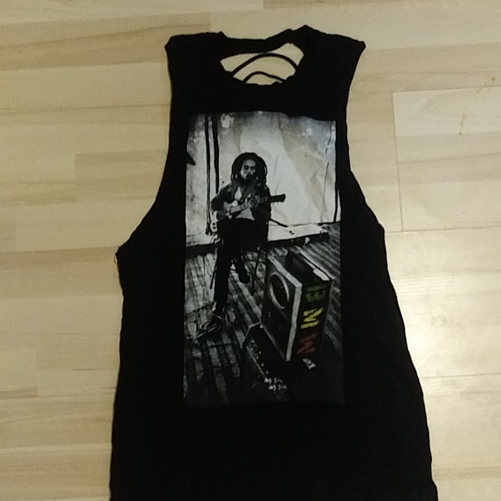 Black t